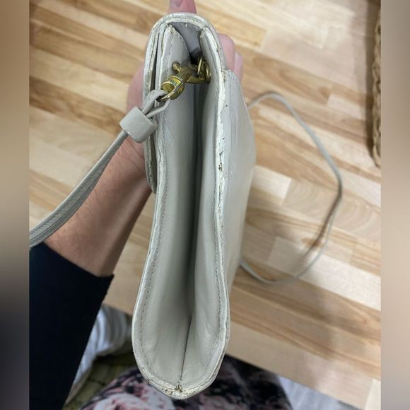 Etienne Aigner cream taupe color leather handbag purse with gold accents - Picture 8 of 16